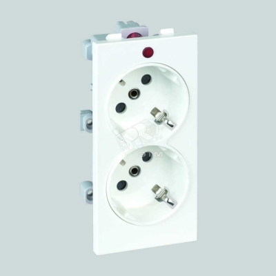 Розетка с заземлением 2x2P+E, сдвоенная,